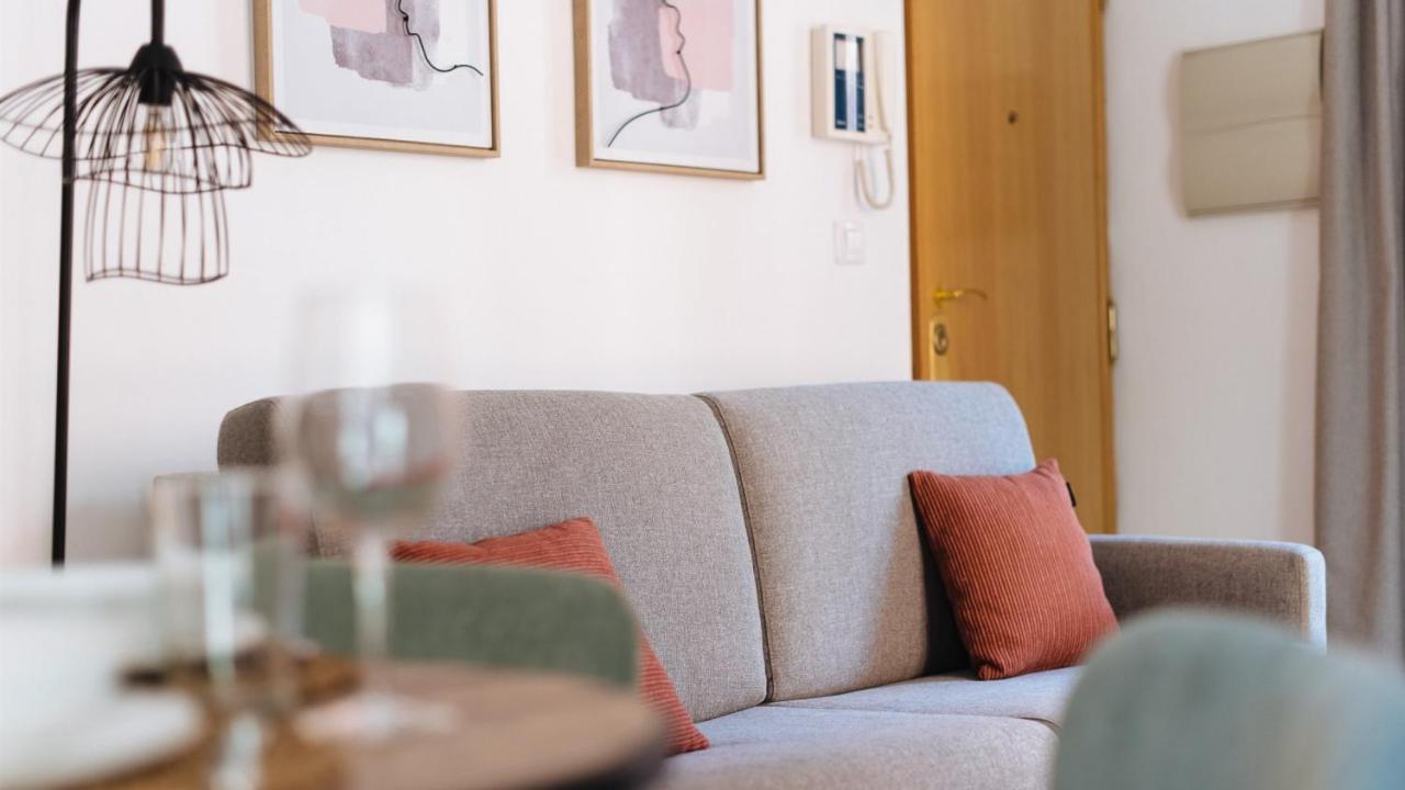 Chiqui And Vicente Suite Apartments セビリア エクステリア 写真